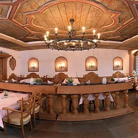 Kaiserpfalz 3*