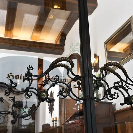 Kaiserpfalz Otel 3*